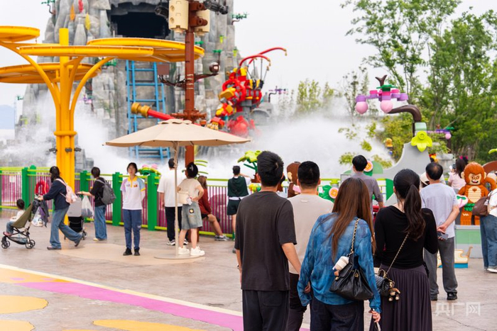 “五一”假期期间，上海乐高乐园客流环比前一周上涨约50%（央广网发  受访者供图）