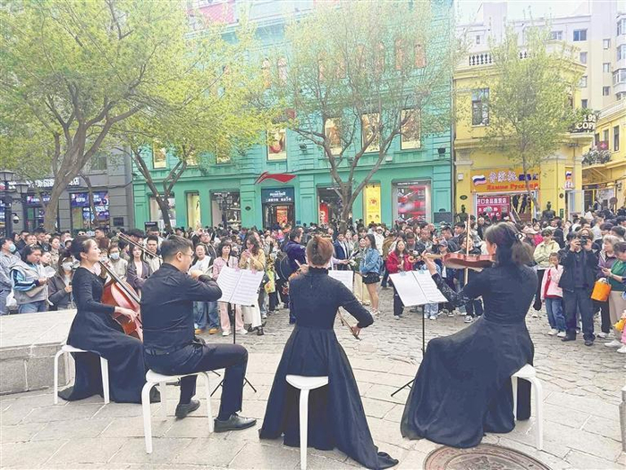 中央大街上演沉浸式音乐盛宴。