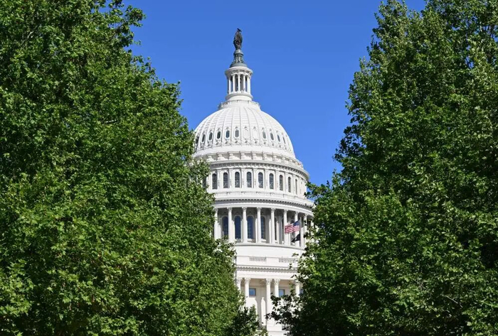 这是5月1日在美国首都华盛顿拍摄的国会大厦。新华社记者李睿摄