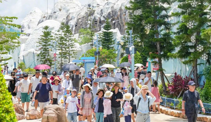 “五一”叠加首个春假，儋州海花岛亲子游热度高。海南日报全媒体记者 陈元才 通讯员 伍卓千 摄​