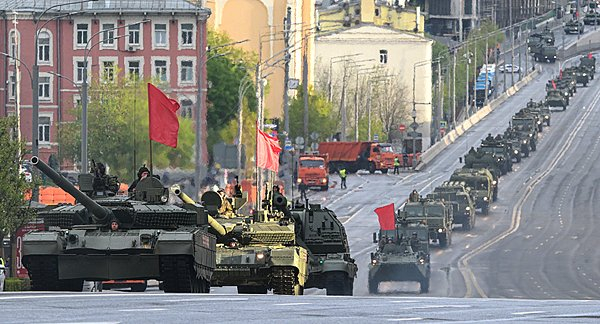 当地时间4月29日，莫斯科举行胜利日阅兵式彩排 视觉中国