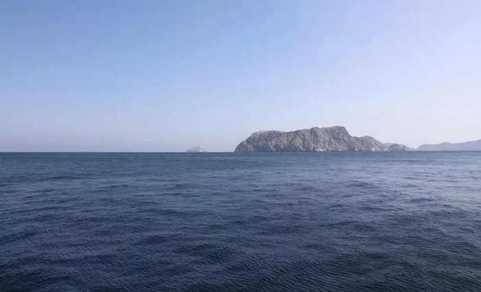 2025年2月19日拍摄的霍尔木兹海峡的资料照片/新华社记者 汪强 摄