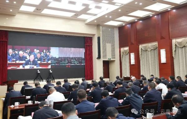 5月7日，省委、省政府在昆明举行重大产业项目推进会。周灿 摄