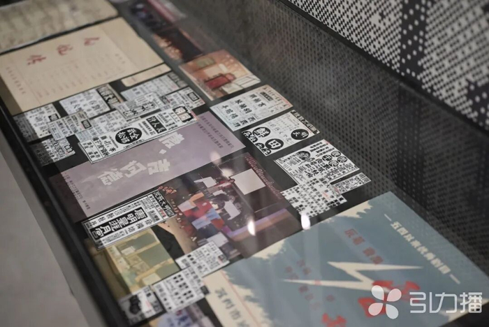展览展陈的戏票、剧单。 苏报融媒记者 王敏悦/摄