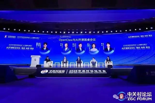 Kimi擅长长文本深度理解，智谱GLM深耕通用复杂任务处理，二者都是国产大模型赛道的标杆玩家。