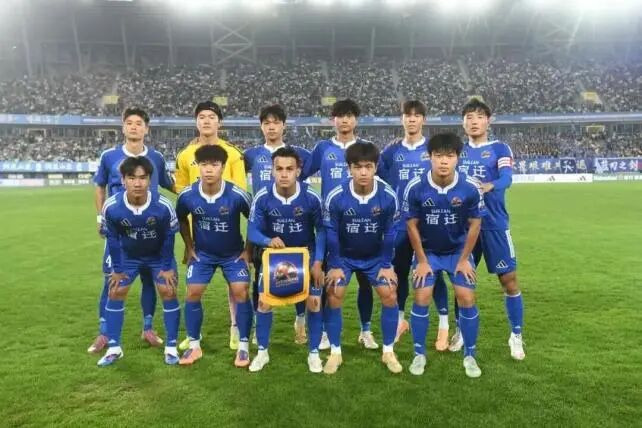 上图为4月18日 张桐瑞参加2026“苏超”宿迁VS南京比赛