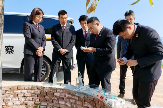 2025年3月21日，福建省华安县检察院联合漳州市芗城区检察院及两地水利局共同开展巡河检查。