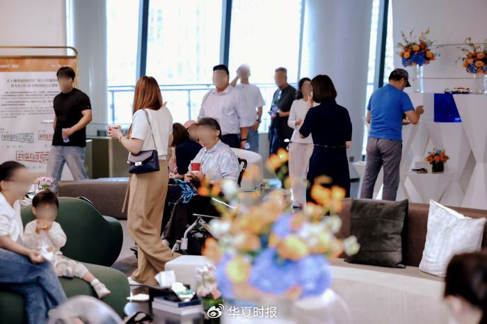 前海时代尊府销售案场。黄指南/摄