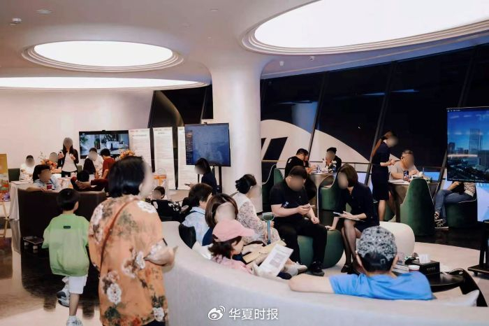 前海时代尊府销售案场。黄指南/摄