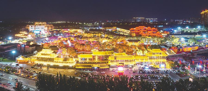 司徒小镇景区夜景。宁绍雄 摄