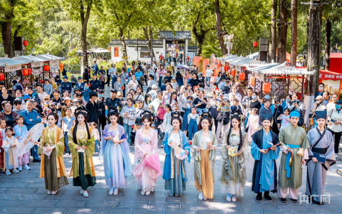 “五一”期间包公园举办长三角（合肥）汉服嘉年华巡游（央广网发  图片来源合肥文旅）