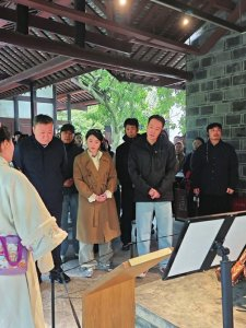 《苏堤春晓》剧组曾于2025年3月31日参观三苏祠。王越欣 摄