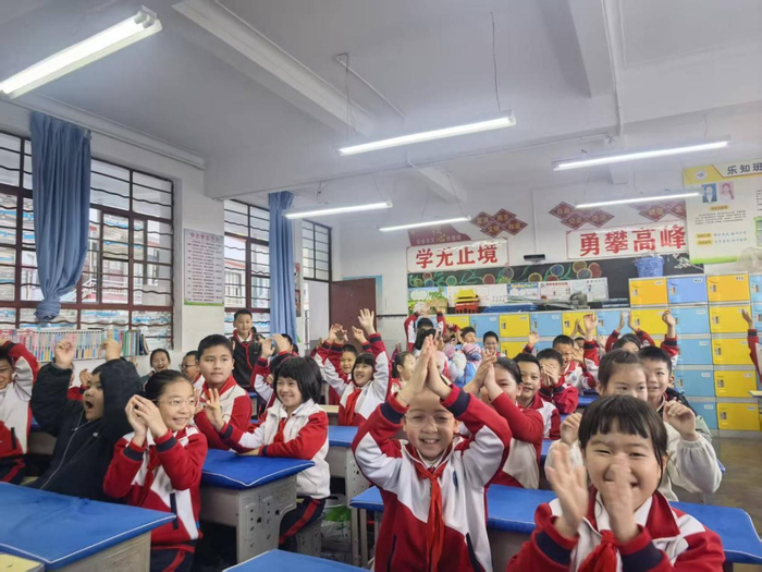 临沧市临翔区凤翔小学宣布“无作业日”。李冬梅摄