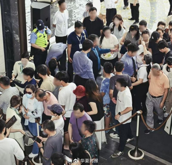 深圳五一楼市情况。黄指南/摄