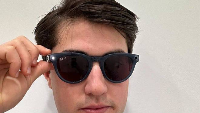 Ray-Ban Meta 眼镜的 LED 指示灯，图源：CNBC