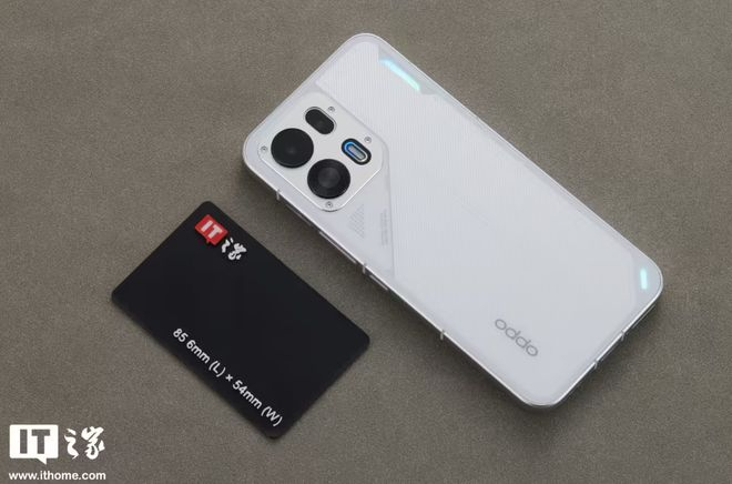 ▲ IT之家开箱：OPPO K15 Pro「赛博光翼」