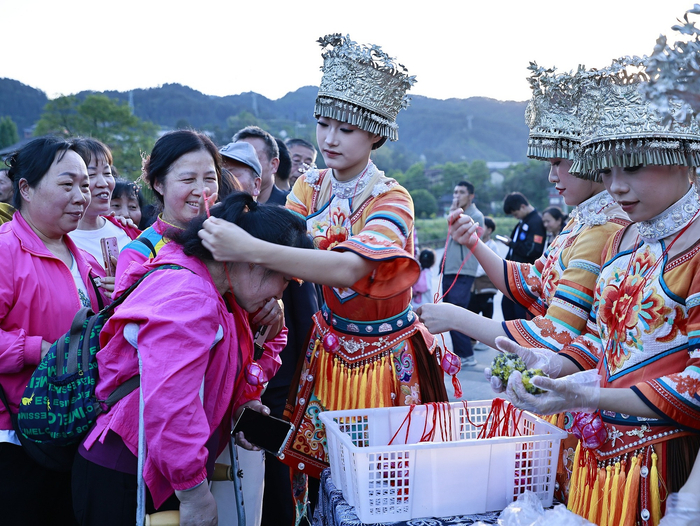 贵州雷山：西江千户苗寨《仰欧桑》复演