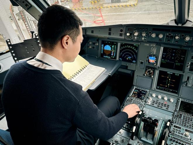 南航上海分公司飞行员、A320责任机长迟俊 （图片来源：受访者提供）