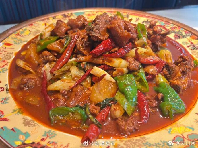 新疆大盘鸡（资料图片）。来源：新疆发布微博