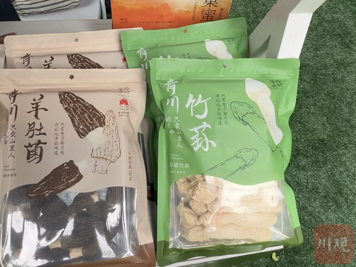 “海伶山珍”的蜂蜜、竹荪、羊肚菌等农产品。陈秋吉 摄