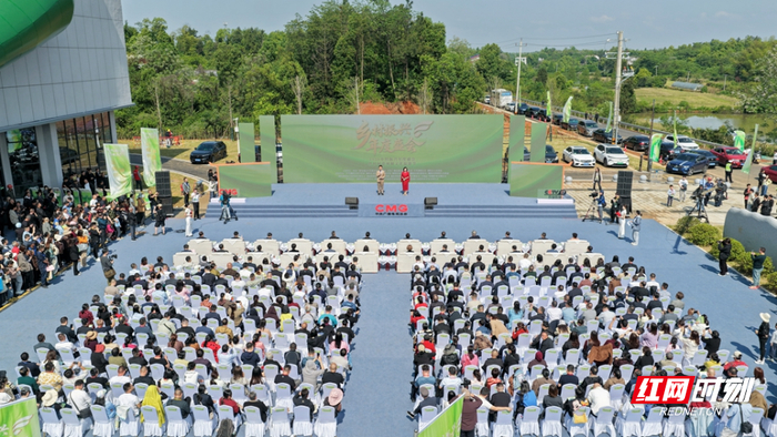 4月30日，2026乡村振兴年度盛会暨樟树港辣椒文化旅游节在樟树港辣椒展销中心火辣开幕。