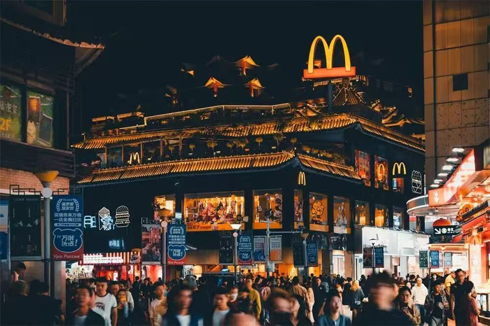 （图：东门夜晚，图源：罗湖发布）
