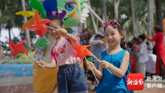 游客打卡三亚大小洞天旅游区。受访者供图