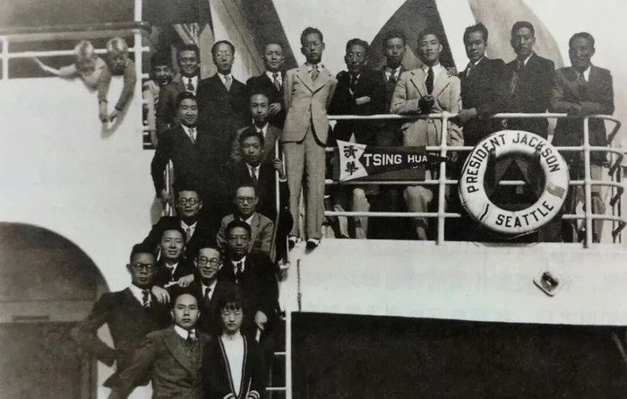 ▲1935年，21名中国公费赴美留学生在”杰克逊总统号“邮轮上合影