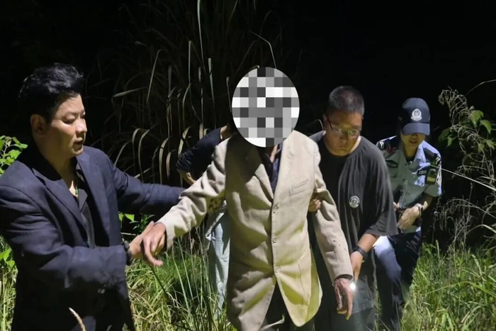 民警找回走失老人。