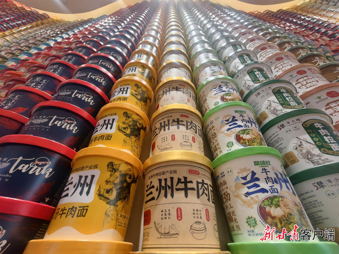 一碗牛肉面勾起游子思乡之情。本文图片均由新甘肃·甘肃日报记者 裴强摄