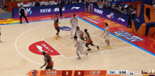 火力压制！洛夫顿暴扣后王哲林连中两球 上海轰出15-0进攻高潮
