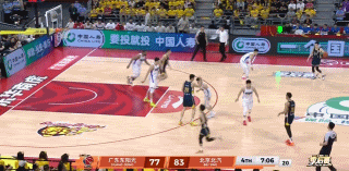 今天是奎神！奎因定点三分狙击+强硬冲筐 连拿5分缩小分差