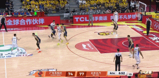 他高啊！陈盈骏三分打铁 周琦举火烧天双手补扣得手