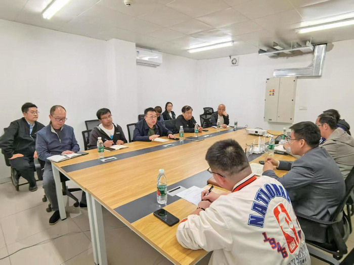 北七家镇为北清橡树湾社区供水问题举办协调会。　本版图片/昌平区北七家镇政府供图