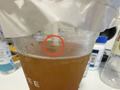 武汉一男子称在霸王茶姬饮品内发现虫子，品牌方核查后仅退款，“连个道歉都没有”，客服：将核查，可关注后续官方信息