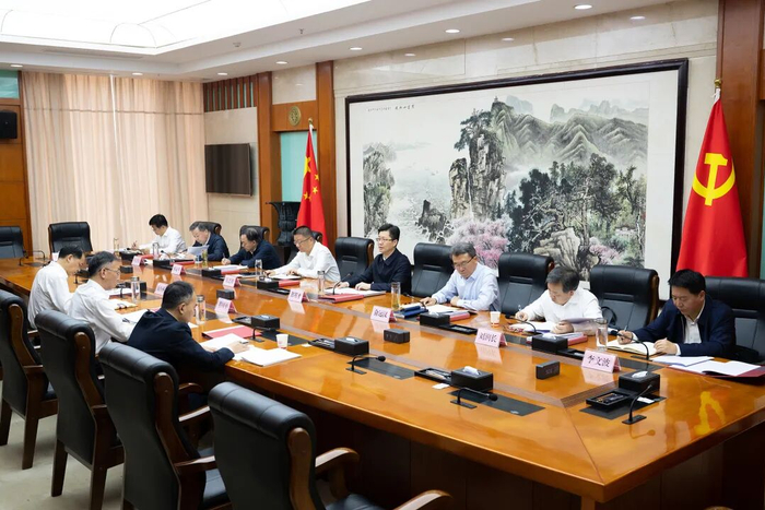 黄石市委常委会树立和践行正确政绩观学习教育第二次分专题研讨会现场。图源：云上黄石