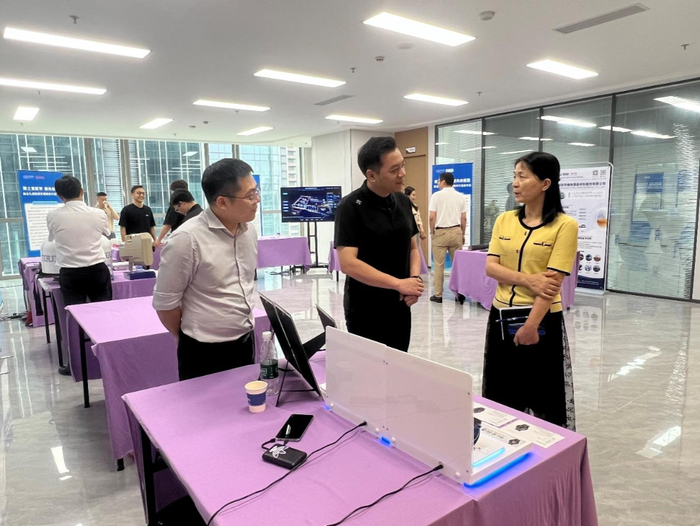 龙岗区助企扎根直通车暨服务升级发布会现场。