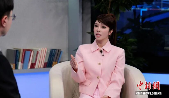 近日，青年文艺工作者、维吾尔族姑娘维妮娜向中新网记者讲述了一个关于新疆普通棉农真实而感人的故事。 李太源 摄