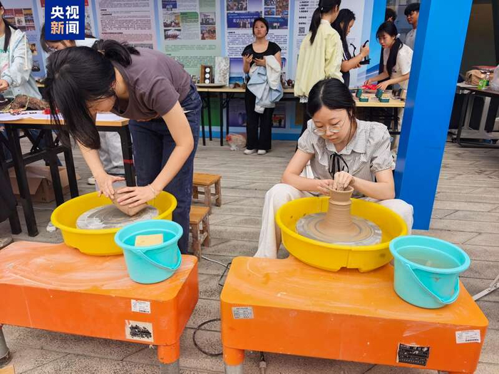 △职业教育学生陶艺展示