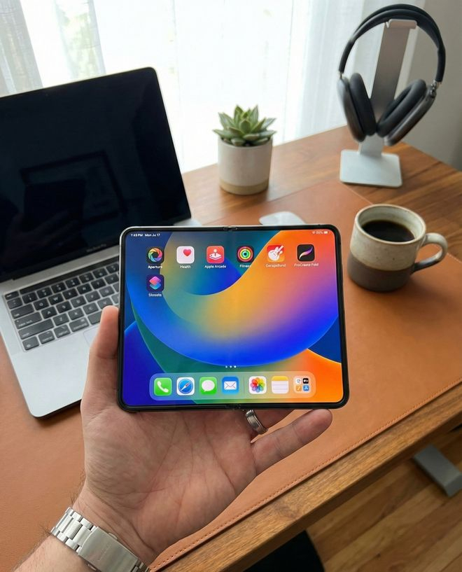 折叠屏 iPhone 与一开始预期的「阔折叠」实际尺寸上有明显差距｜图片来源：macrumors