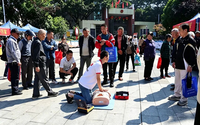传授急救知识
