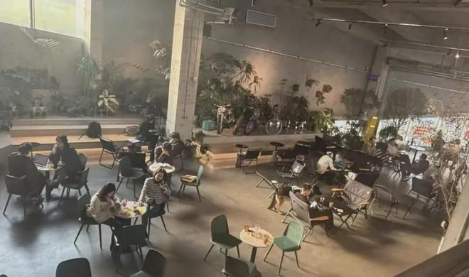 ▲大疆旁边的咖啡馆。图 / 每日人物摄
