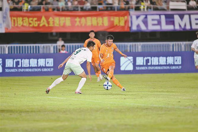 　　厦门队9号江泽源在比赛中。（厦门日报社全媒体记者 白斌斌 摄）