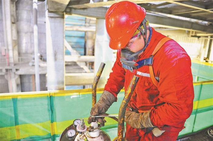     大庆石化热电部锅炉隐患治理项目施工现场。李绍志摄