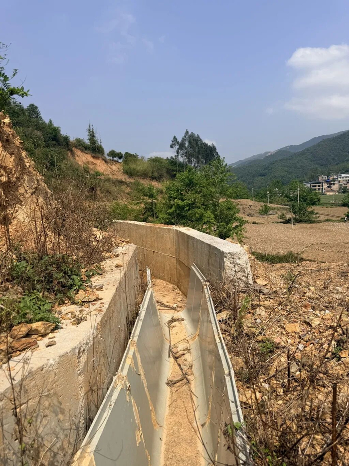 沟渠中无水