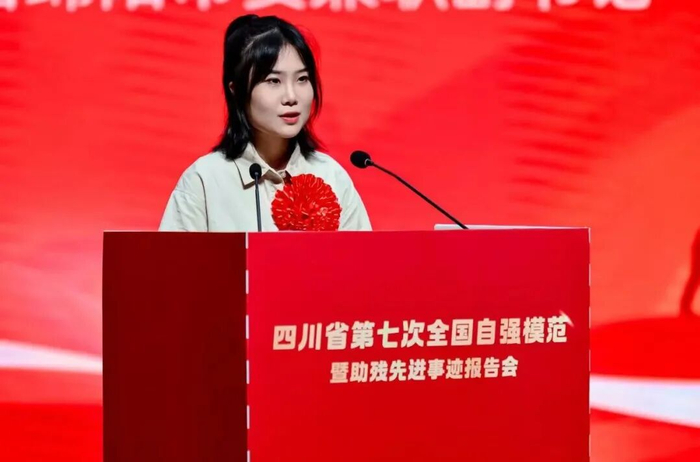 牛钰在宣讲