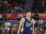 媒体人:广东想引进内线很难  找不到既快又能护筐的 只能自己培养