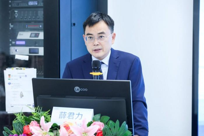 图：荆州市中心医院副院长 薛君力