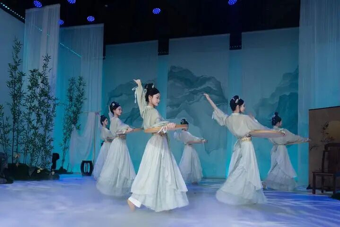 演员们在直播中