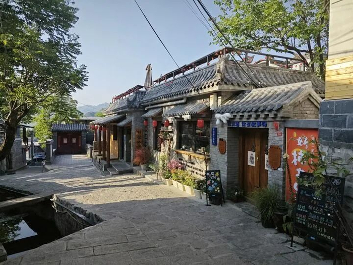 王平镇西落坡村“好柿花生”小院